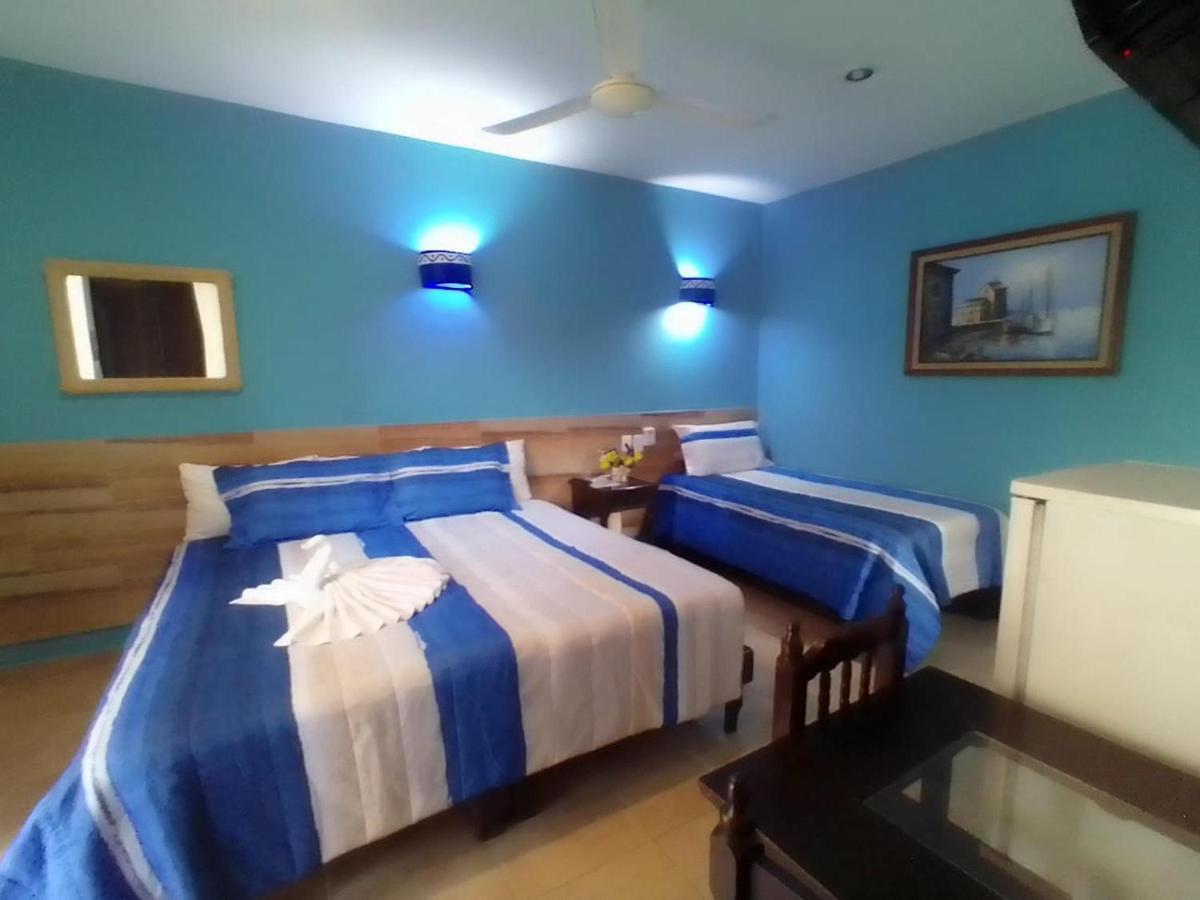 Hotel Acuario بلايا ديل كارمن الغرفة الصورة